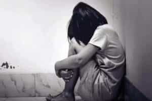 प्यार के जाल में फसा कर 15 साल की नाबालिंग के साथ बनाए शारीरिक संबंध, फिर किया ये...