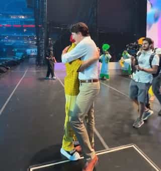 सिंगर दिलजीत दोसांज को मिलने पहुंचे PM टुंडो, किया नमस्ते