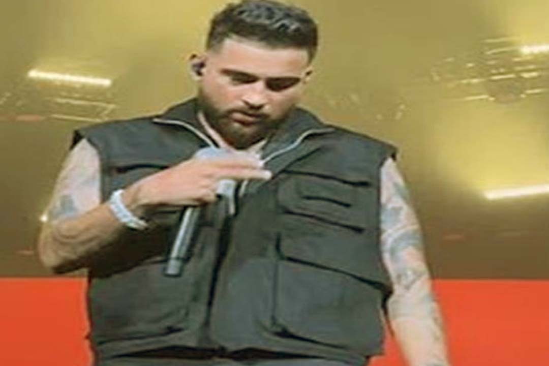 Singer Karan Aujla Emotional Live Show