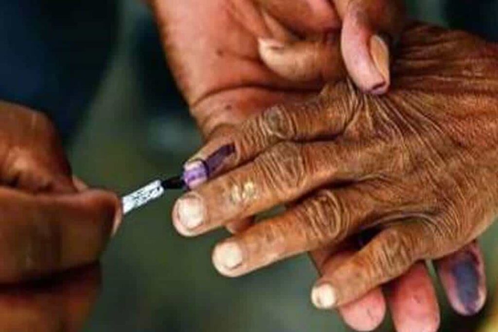 Punjab Assembly Elections: पंजाब के 4 विधानसभा सीटों पर इतने प्रतिशत अब तक हुआ मतदान, पढ़ें