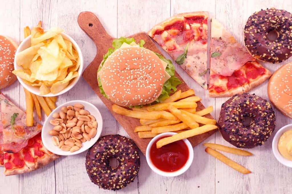 Effects of fast food: अगर आप फास्टफूड खाते है तो हो जाएं सावधान, नहीं तो हो सकती है ये परेशानियां