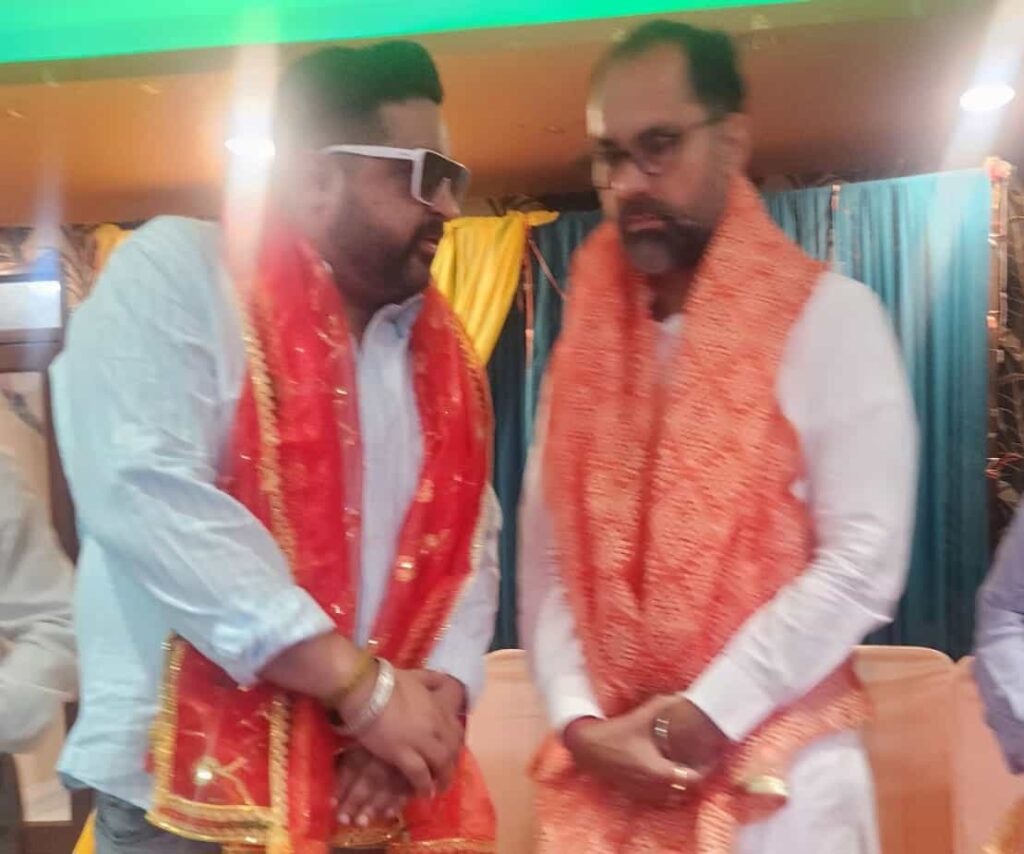 *ਅੱਜ ਜਲੰਧਰ ਪਟੇਲ ਚੋਂਕ ਦੇ ਕੋਲ ਇਕ ਹੋਟਲ ਵਿੱਚ Pawan Tinu ਦੇ ਹੱਕ ਵਿੱਚ ਇਕੱਠੇ ਹੋਏ ਜਲੰਧਰ Jain Sabha ਦੇ ਵੱਡੇ ਕਾਰੋਬਾਰੀ |* *Rajesh Jain, Deepak Mittal, Prithi Bal, Sumit Luthra ਵਲੋਂ ਕਾਰਵਾਈ ਗਈ ਇਹ ਮੀਟਿੰਗ |* *Jain Sabha ਵਾਲਿਆਂ ਨੇ Pawan Tinu ਨੂੰ ਜਿਤਾਉਣ ਦਾ ਦਿੱਤਾ ਆਸ਼ਵਾਸਨ | ਤੇ Deepak Mittal ਨੇ ਕਿਹਾ ਕੀ Pawan Tinu ਇਕ ਇਮਾਨਦਾਰ ਨੇਤਾ ਨੇ ਤੇ ਓਹਨਾ ਨੇ ਸਾਰੇ ਕਾਰੋਬਾਰੀਆਂ ਨੂੰ Pawan Tinu ਨੂੰ ਵੋਟਾਂ ਪਾ ਕੇ ਜਿਤਾਉਣ ਦੀ ਕੀਤੀ ਅਪੀਲ | ਇਸ ਮੀਟਿੰਗ ਵਿੱਚ Pawan Tinu ਦੇ ਸਾਥੀ ਗੁਰਚਰਨ ਸਿੰਘ ਚੰਨੀ ਵੀ ਰਹੇ ਮੌਜੂਦ |*