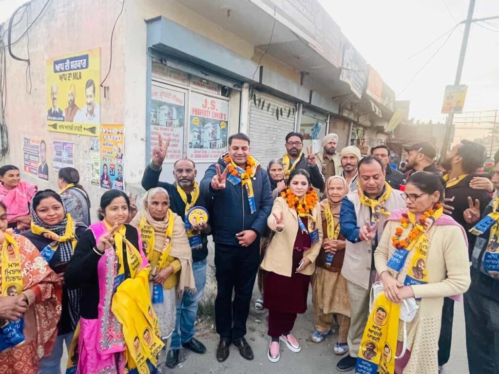 जालंधर वेस्ट मे कैबिनेट मंत्री और उनके बेटे Atul Bhagat ने संभाली कमान |