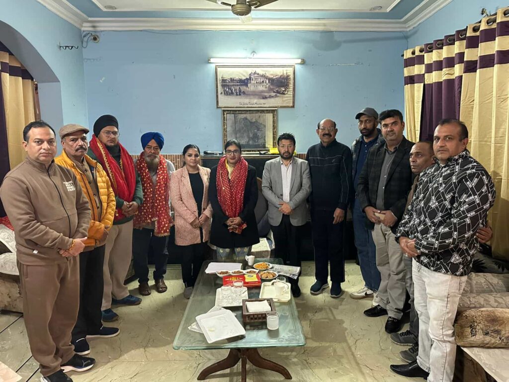 जालंधर मे Cabinet Minister Mohinder Bhagat के प्रयासों से वार्ड नंबर 47 से कांग्रेस पार्षद Manmeet Kaur हुई आप में शामिल