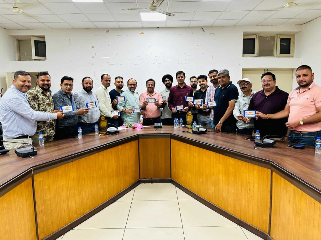पत्रकार और पत्रकारिता के स्तर पर चिंता जताई, एक-दूसरे का सहयोग करने के लिए प्रेरित किया  प्रिंट एंड इलेक्ट्रॉनिक मीडिया एसोसिएशन ने सदस्यों को दिए आईकार्ड और स्टिकर  वरिष्ठ पत्रकारों सहित 41 नए सदस्य पेमा से जुड़े, गिनती 200 पार हुई