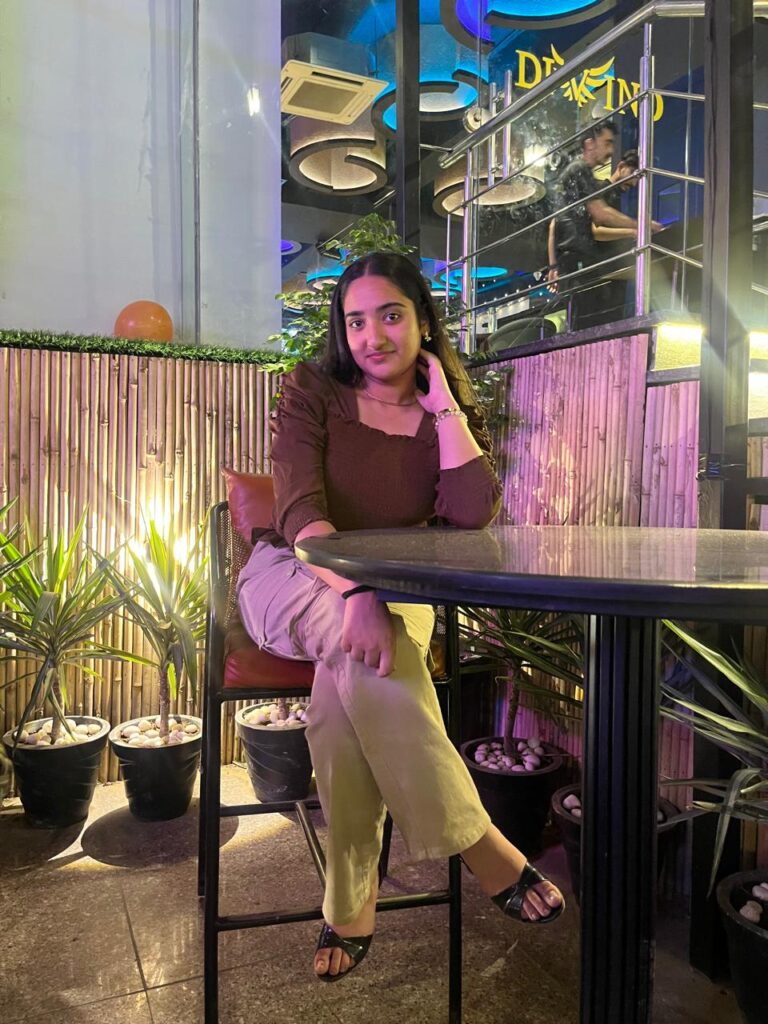आईवीवाई वर्ल्ड स्कूल की गरिमा ने सीबीएसई परीक्षा परिणामों में 10वीं में टॉप किया, टीचर्स और अभिभावकों को दिया श्रेय