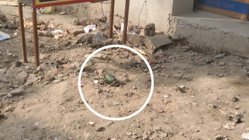 शराब के ठेके के बाहर मिला डमी ग्रेनेड, मचा हड़कंप, जांच में जुटी पुलिस और बम निरोधक टीम