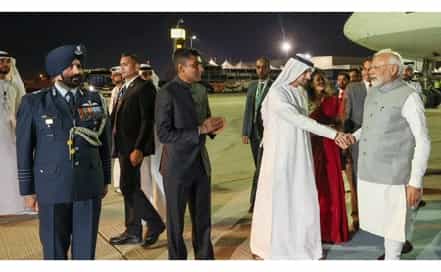 प्रधानमंत्री नरेंदर मोदी जी पहुंचे दुबई, PM स्वागत में उमड़ी जनता, अबकी बार मोदी सरकार के लगे नारे