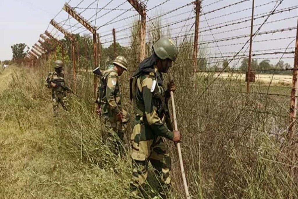 Punjab News: भारत-पाक के बॉर्डर पर मिला पाकिस्तानी ड्रोन, करोड़ो की हेरोइन ज़ब्त