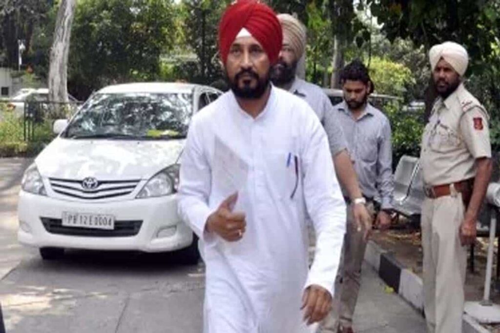 Jalandhar : पुलिस और कांग्रेस नेताओं के बीच हुई बहस, मौके पर पहुंचे चन्नी, जानें पूरा मामला