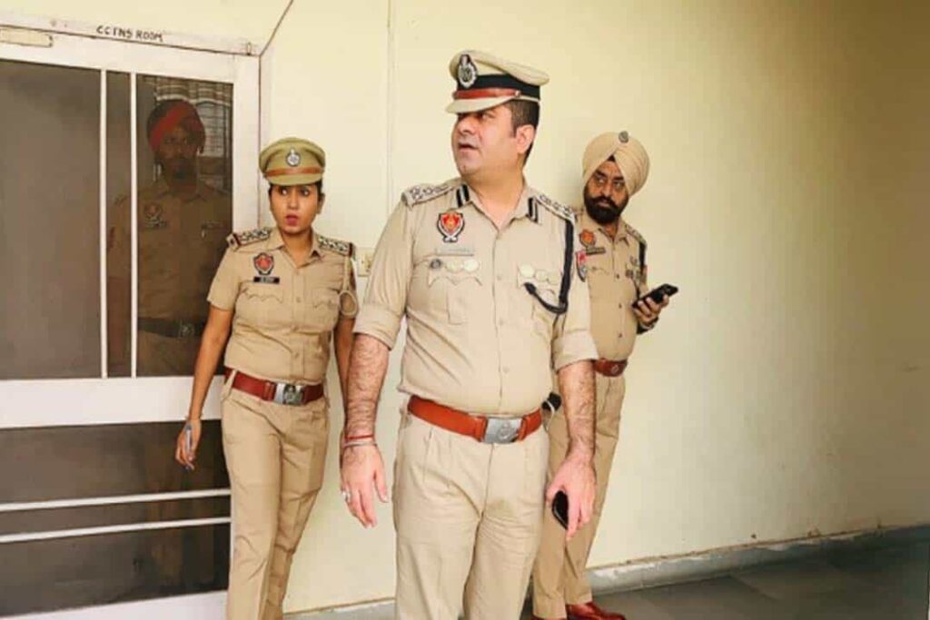Jalandhar News: कमिश्नर स्वप्न शर्मा अचानक पहुंचे इन थानों में, जांच के दौरान मिली ये खामियां, दिए ये आदेश