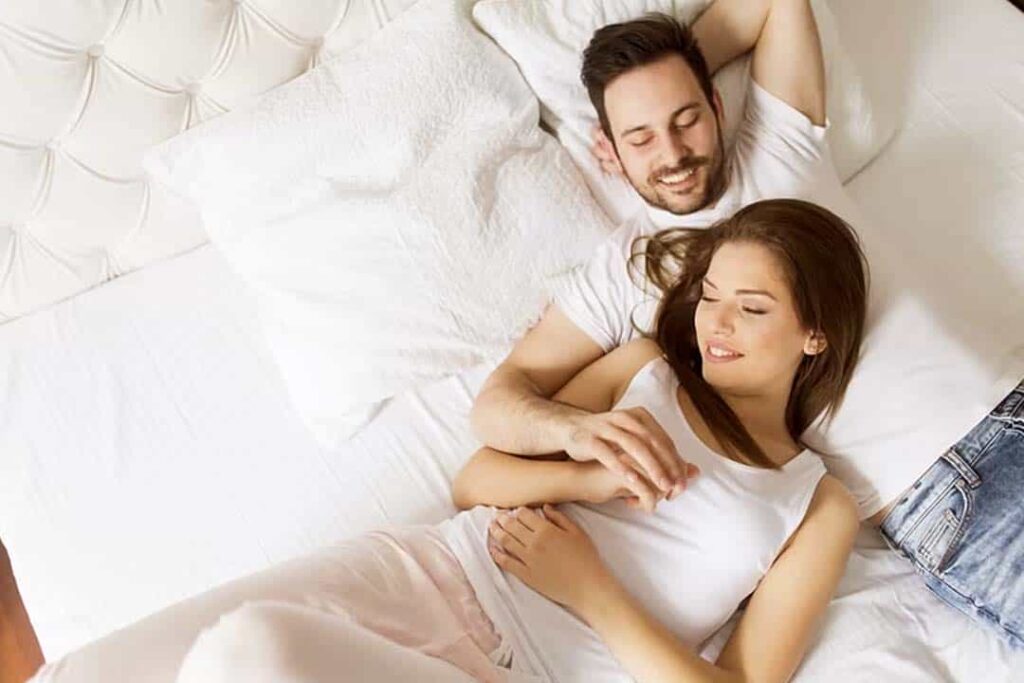 Tips for a happy married life: शादीशुदा ज़िंदगी को इन Tips के जरिए रखें खुश, पढ़ें