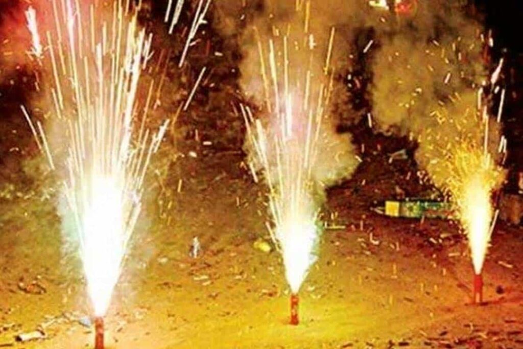 Diwali Crackers Time: दिवाली पर इतने बजे तक ही चला सकते हैं Crackers, जारी हुए Orders