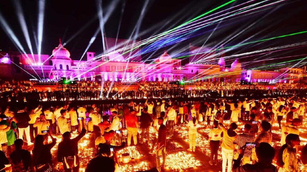 Ayodhya Deepostav : दुल्हन की तरह सजाया रामनगरी को, देखे तस्वीरें