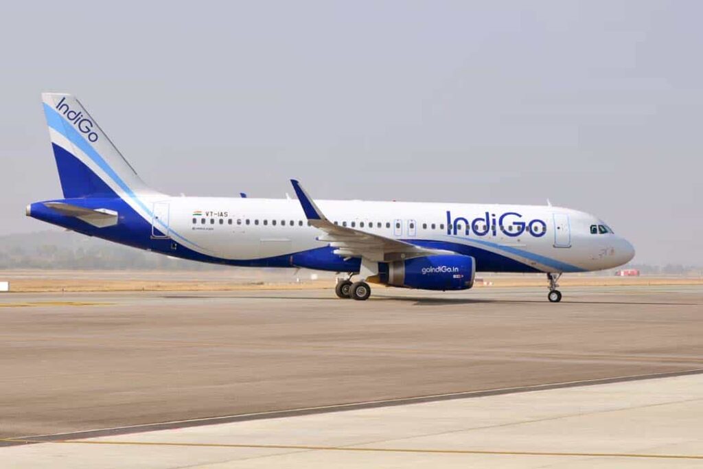 Indigo flight bomb threat: चंडीगढ़ एयरपोर्ट की Flight में बम, लोगों को निकाला जा रहा बाहर, पढ़ें
