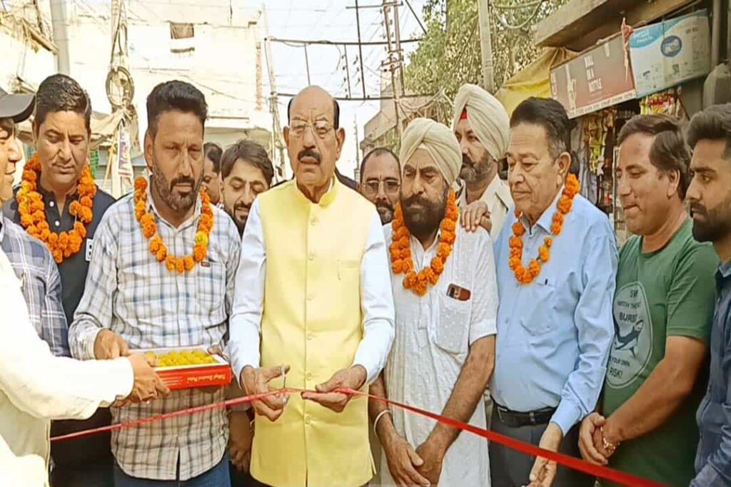 Jalandhar News: कैबिनेट मंत्री मोहिंदर भगत ने 35 लाख रुपए की लागत से बनी सड़क का किया उद्घाटन, देखें तस्वीरें