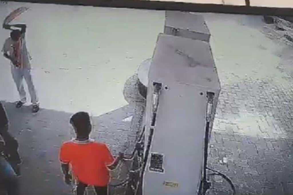Punjab Crime: पेट्रोल पंप में हुई बड़ी वारदात, देखें तस्वीरें