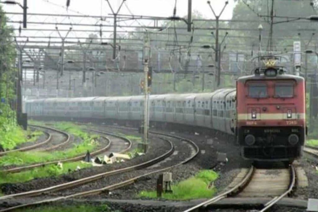 Amritsar-Delhi Railway Track: अमृतसर-दिल्ली रेलवे ट्रैक हुआ बंद, जानें कारण