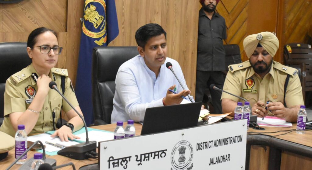 युद्ध नशे के विरुद्ध: डिप्टी कमिश्नर ने शिक्षा विभाग को स्कूल/कॉलेजों के नजदीक नशे की बिक्री पर 15 जुलाई तक रिपोर्ट पेश करने का निर्देश दिया