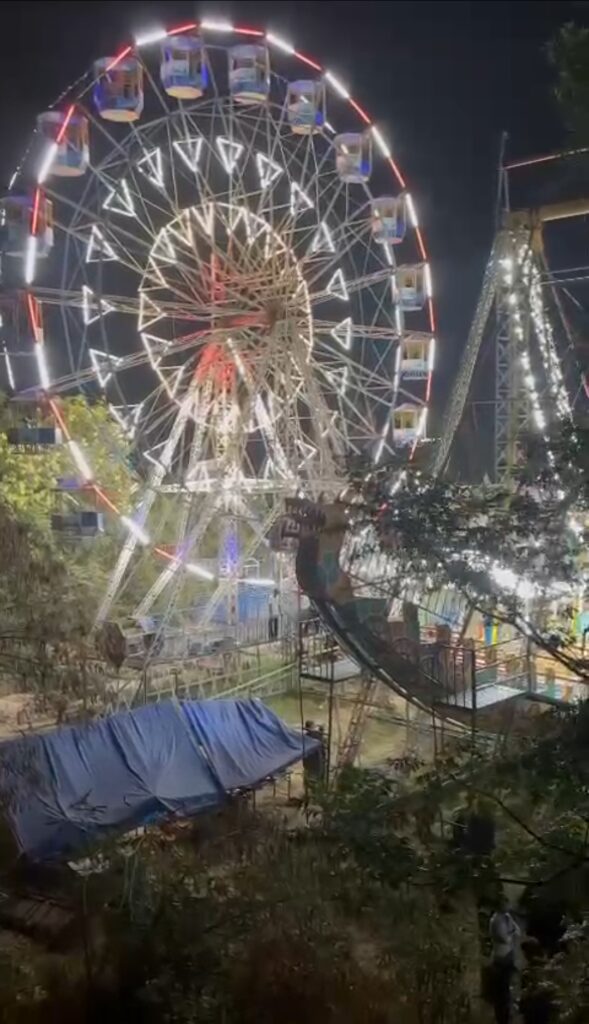 खालसा स्कूल ग्राउंड में लगी लंदन कार्निवल से परेशान नकवी मोहल्ला निवासियों ने पुलिस को दी शिकायत