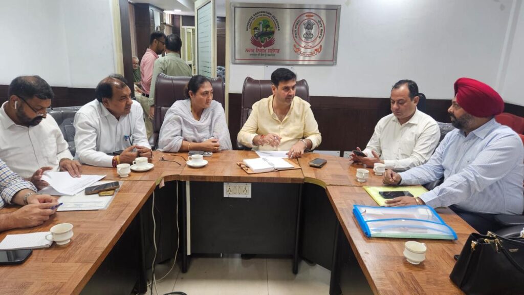 जालंधर कैंट हल्के के विकास कार्यों को लेकर राजविंदर कौर थिआड़ा और मेयर वनीत धीर की मीटिंग