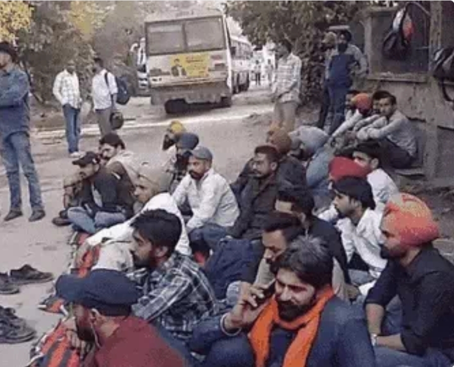 जालंधर में रोडवेज बसों का चक्का जाम: ड्राइवर हत्याकांड पर भड़के कर्मचारी, परिवार को नौकरी और 1 करोड़ मुआवजे की मांग