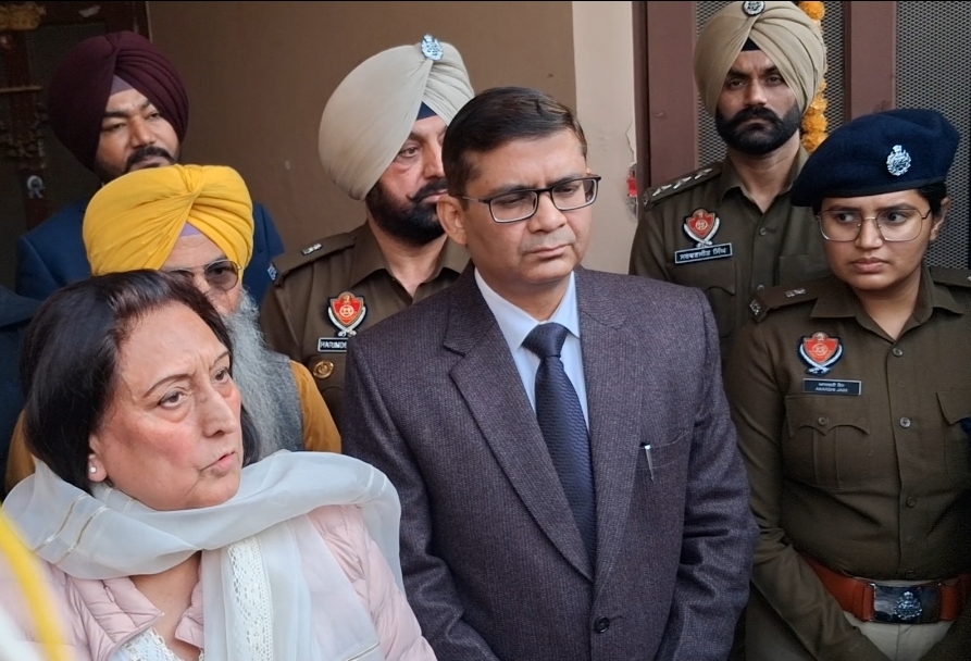 जालंधर 13 वर्षीय हत्याकांड: नेताओं ने पीड़ित परिवार को दिया समर्थन, पुलिस पर उठे गंभीर सवाल; पंजाब महिला आयोग और चाइल्ड कमीशन के चेयरमैन पीड़ित परिवार से मिले