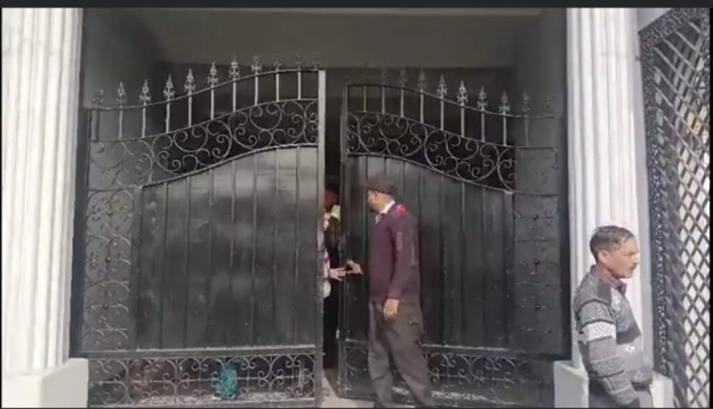 अमृतसर में बम धमकी से हड़कंप: सीनियर स्टडी स्कूल समेत कई स्कूलों को मिली धमकी, सुरक्षा बढ़ाई गई