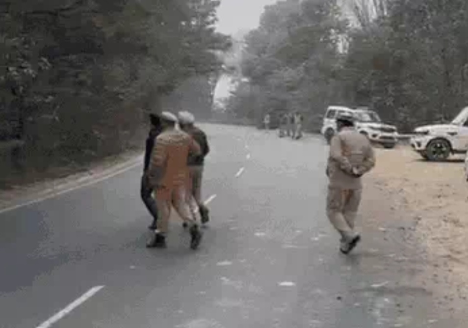 गुरदासपुर में पुलिस-बदमाश मुठभेड़: ग्रेनेड हमले के आरोपी दो बदमाश घायल, हथियार बरामद